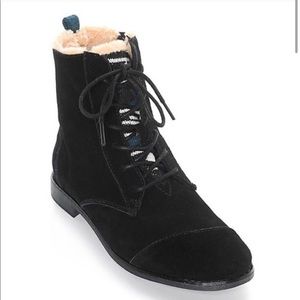 TOMS Alpha Black Suede Sherpa Lined Boots